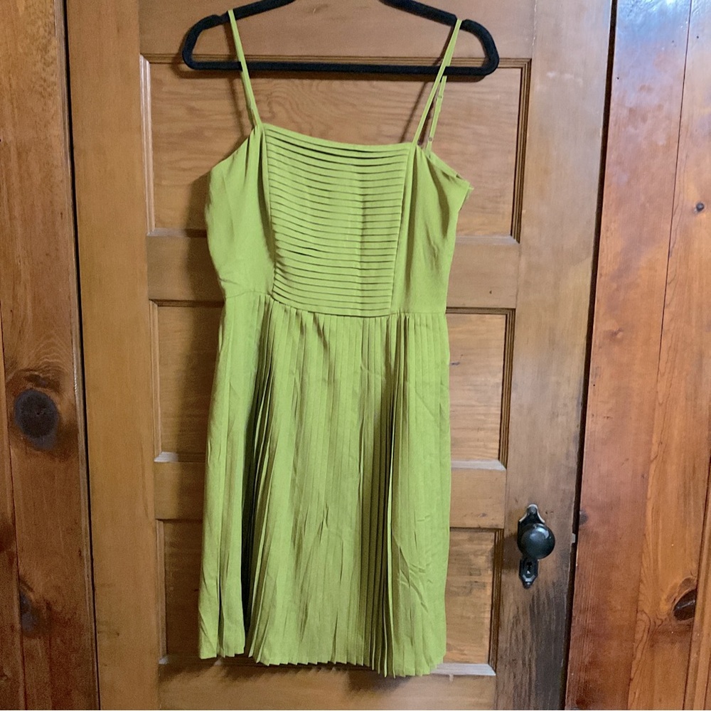 Lands End Dress Womens Size 10 pleated  Green